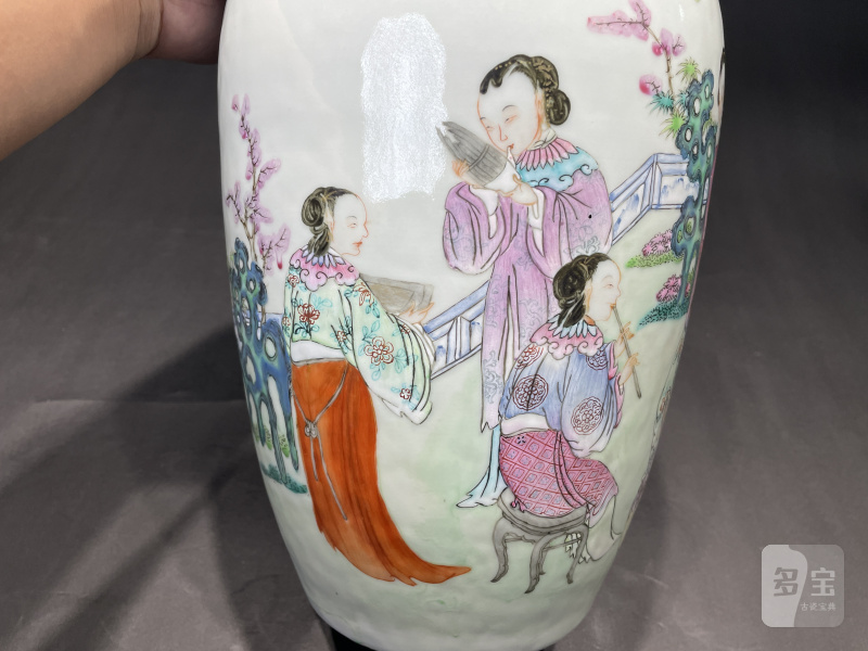清乾隆 粉彩金线池人物故事图瓶 - 图5